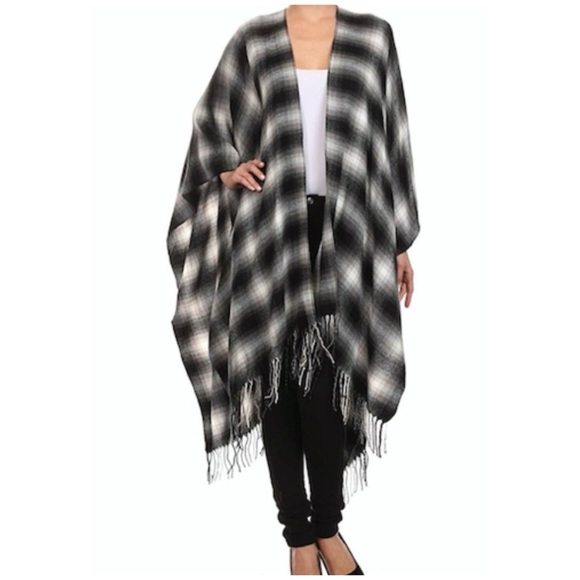 ❄️CHECKED PONCHO - Picture 3 of 8